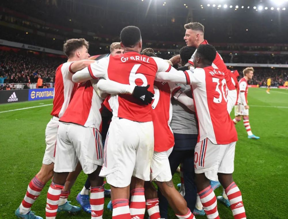  阿森纳补时绝杀北伦敦德比笑到最后