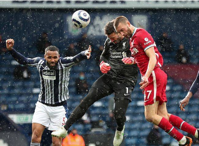  曼联逆境重生，红魔补时绝平保留争四希望